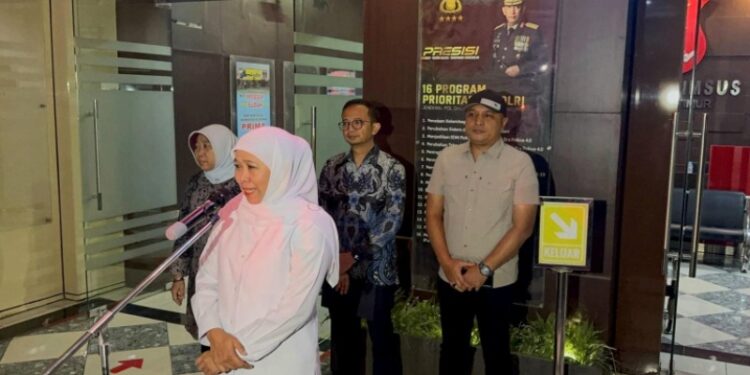 Usai diperiksa KPK 7 jam lebih, Khofifah nyatakan semua proses penyaluran dana hibah sudah sesuai prosedur