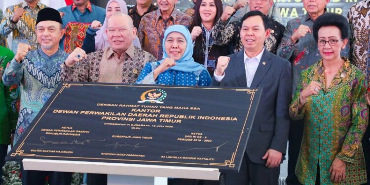 Resmikan gedung DPDRI, Khofifah: Dekat dengan asrama Mahasiswa, semakin kuatkan misi aspiratif