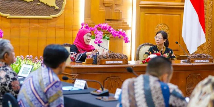 Dukung mobilitas massal di Jatim, Gubernur Khofifah: UK Embassy bantu percepat realisasi kereta perkotaan terpadu di Aglomerasi Surabaya