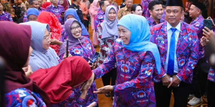 Khofifah pastikan Pemprov Jatim siap kawal status kepegawaian Perangkat Desa