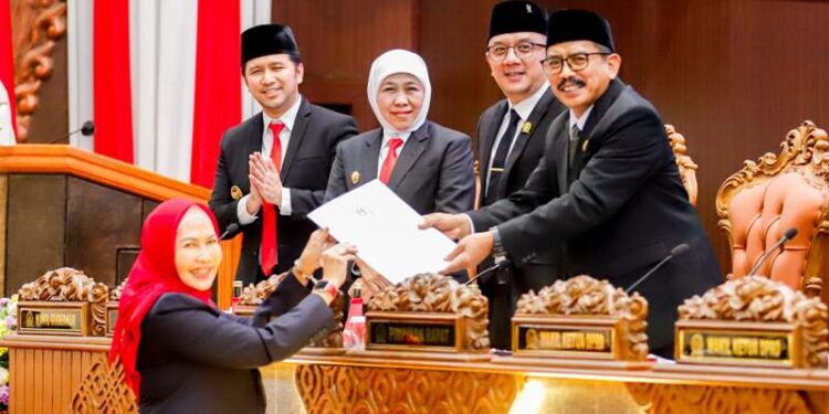KUA-PPAS Perubahan APBD 2025 di setujui, Gubernur Khofifah: Kita akan fokus pada pemenuhan belanja wajib serta penguatan program prioritas Nasional dan Daerah