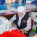 Bersama Murid SMA/SMK/SLB se Jatim  Gubernur Khofifah jahit Bendera Merah Putih terpanjang