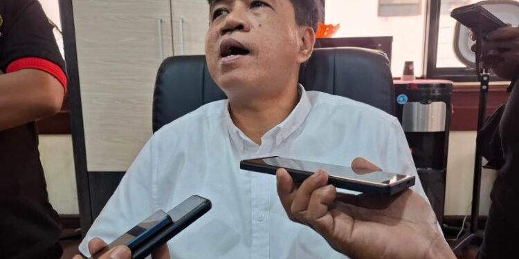 Seragam siswa miskin penerima beasiswa Pemuda Tangguh SMA warnanya berbeda