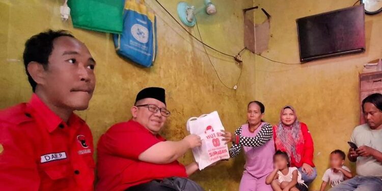 Bagikan paket makanan bergizi, PDIP Surabaya tegaskan komitmen Zero Stunting