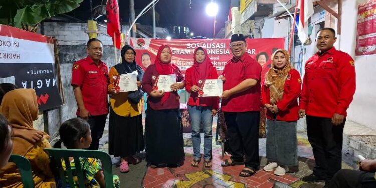 Kerja kerakyatan, PDIP Surabaya blusukan kampung kawal PIP Mbak Puti untuk masyarakat miskin