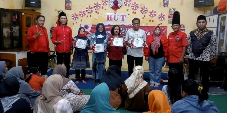 Warga Kecamatan Semampir, Kenjeran dan Tambaksari gembira dapat PIP: Terimakasih PDIP Surabaya