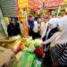 Blusukan di pasar Soponyono, Khofifah pastikan ketersediaan dan harga beras medium terjangkau masyarakat