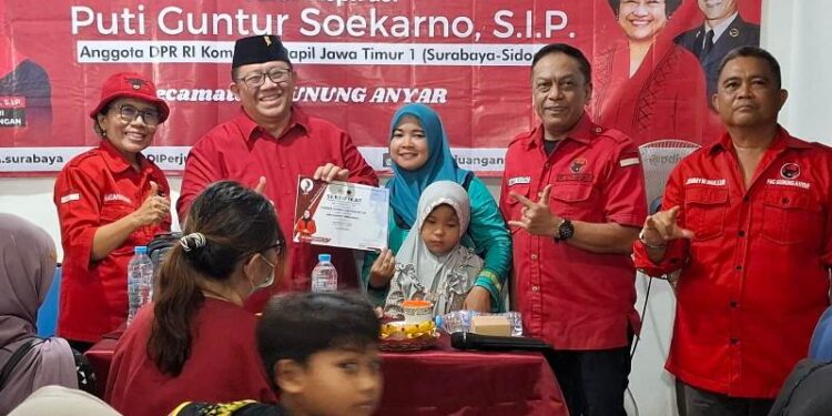 Salurkan PIP ke siswa tak mampu di Kecamatan Gununganyar, PDIP Surabaya: Untuk masa depan lebih cerah