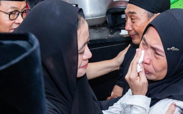 Takziah ke Rumah Affan Kurniawan, Puan sampaikan duka dan berjanji akan bantu pendidikan adik serta belikan motor bapak Affan