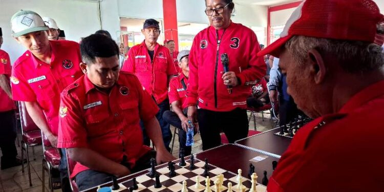 Mantapkan soliditas antar kader, lomba catur estafet tutup rangkaian gelaran HUT RI ke-80 oleh PDIP Surabaya
