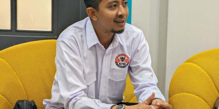 Menjaga Kehangatan Radio di Tengah Gelombang Digital