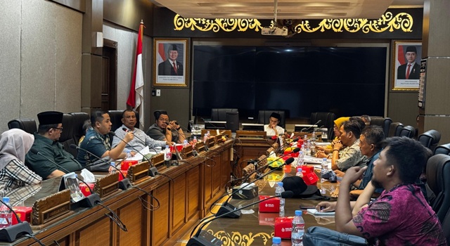 Komisi A DPRD Jatim akan cari solusi nasib pegawai TP-OP, Ketua Komisi A: Yang terpenting kita dapat jaminan PUPR akan bayar mereka di tahun 2026