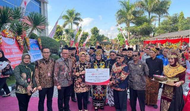 Perkuat bidang kesehatan hingga pendidikan, Bank Jatim serahkan CSR ke Pemkab Blitar dan UINSA