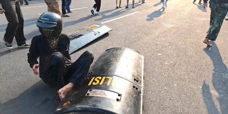 109 orang ditangkap dalam 3 hari aksi di Surabaya, 26 belum jelas keberadaannya