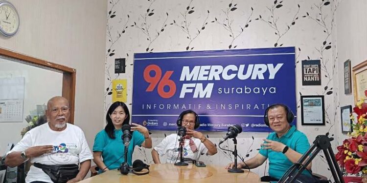 Aksi Eco Enzim untuk Udara dan Sungai yang Lebih Bersih di Surabaya