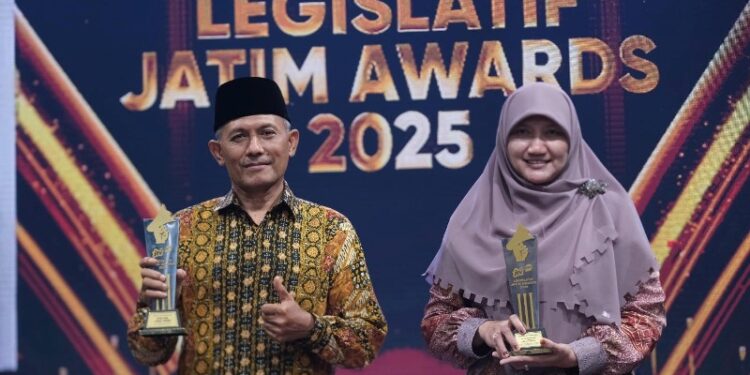 PKS Jatim raih award kinerja terbaik kaderisasi dan anggota DPRD terbaik dorong perekonomian Jawa Timur
