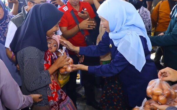 Warga serbu pasar murah di Probolinggo, Gubernur Khofifah: Pemerintah hadir ringankan beban masyarakat