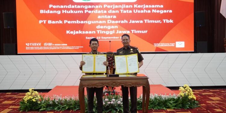 Perkuat perlindungan Hukum di Bidang Perdata dan Tata Usaha Negara, Bank Jatim dan Kejati Jatim tandatangani perjanjian kerja sama