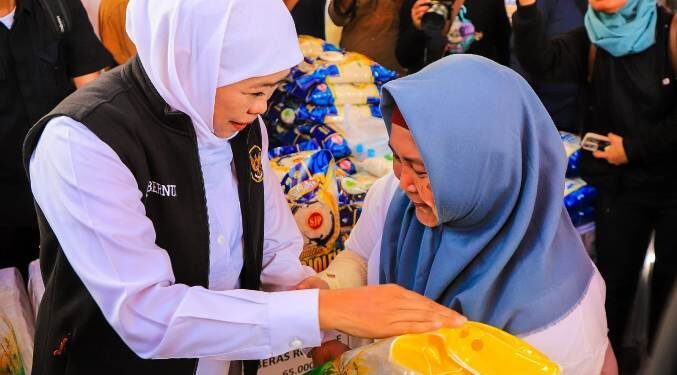 Gelar pasar murah di Situbondo, Gubernur komitmen dekatkan bahan pokok terjangkau dan jaga daya beli masyarakat