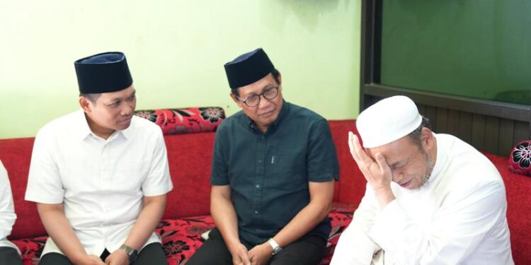 Sampaikan duka mendalam, PKB Jatim serahkan bantuan 750 juta untuk Ponpes Al Khoziny Sidoarjo