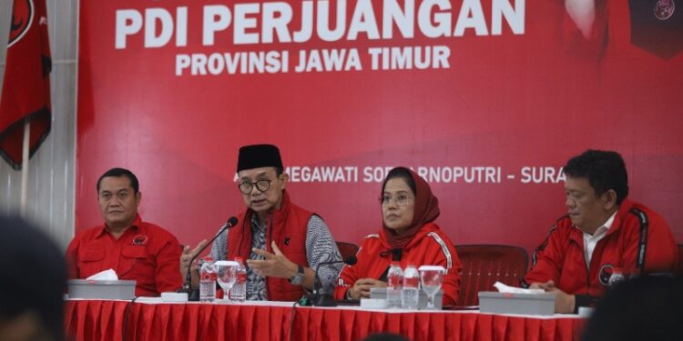 Terlibat kasus hukum, dua anggota Fraksi PDIP, Agus Black Hoe dan Hasanuddin mengundurkan diri dari DPRD Jatim