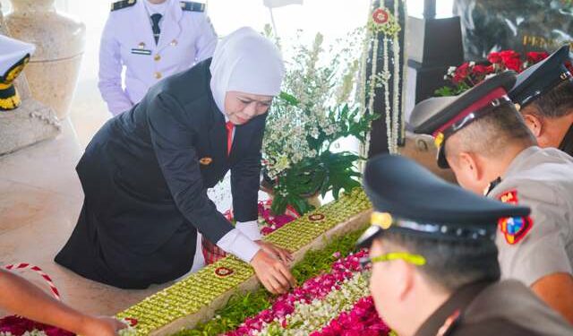 Ziarah ke makam Proklamator RI jelang HUT ke-80 Jatim, Gubernur Khofifah ajak masyarakat dan generasi muda aktualisasikan nilai kepahlawanan Bung Karno
