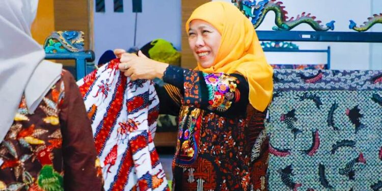 Peringati Hari Batik, Khofifah ajak generasi muda jadikan batik simbol gaya hidup dan kenalkan karya wastra Batik Gerbang Baru Nusantara