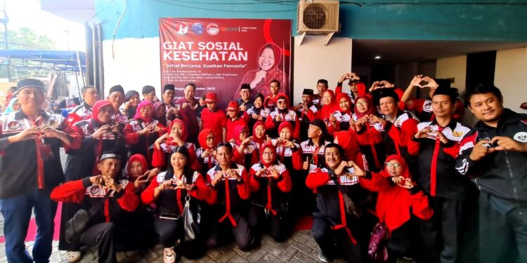 Bulek puji PRBIJ giat sosial kesehatan di Gayungan, dihadiri Risma dan jajaran PDIP Surabaya