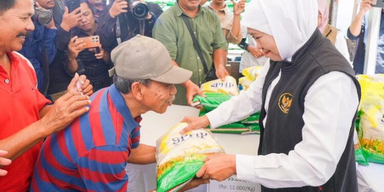 Gelar pasar murah ke- 118 di Magetan, Gubernur Khofifah: Komitmen jaga daya beli masyarakat dan dekatkan bahan pokok terjangkau