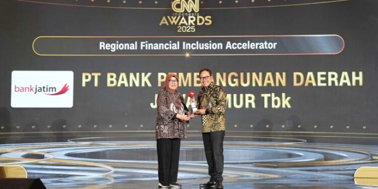 Konsisten Dukung Literasi & Inklusi Keuangan di Jawa Timur, Bank Jatim Sabet Penghargaan dari CNN Indonesia