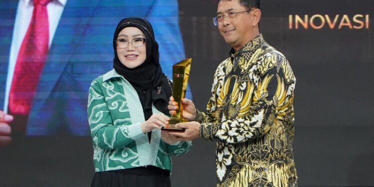 Konsisten lakukan pengembangan UMKM Bank Jatim raih penghargaan diajang Inovasi Membangun Negeri 2025