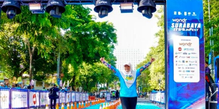 Tuntaskan lari 10 K, Reni Astuti ajak masyarakat hidup sehat dan ceria: Semangat tak kenal usia