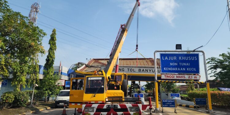 Jasamarga Transjawa Tol percepat pemulihan Gerbang Tol Banyu Urip usai ditabrak dump truk