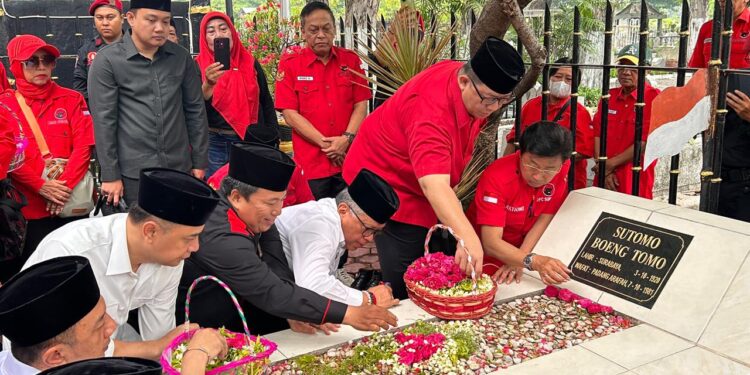 Peringati Hari Pahlawan, Hasto ajak kader PDIP jiwai semangat pengorbanan Bung Tomo dan WR Supratman