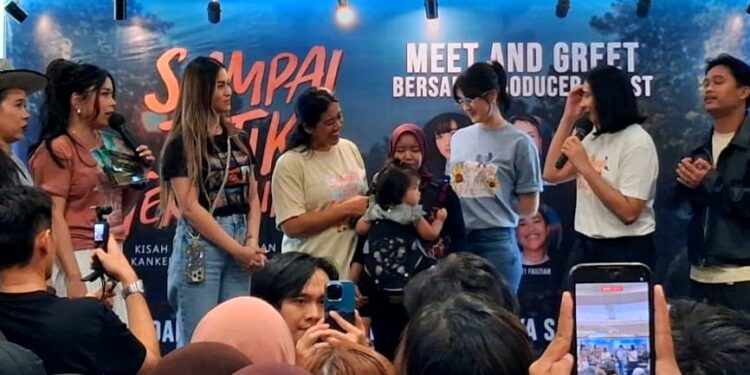 “Sampai Titik Terakhirmu”, kisah cinta pejuang kanker Shella–Albi getarkan penonton Surabaya
