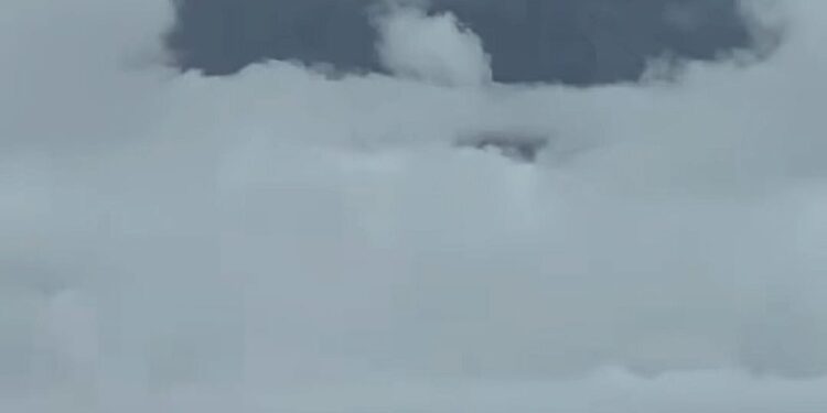 Semeru erupsi sepanjang hari: 187 pendaki sempat terjebak di Ranu Kumbolo, 66 sudah dievakuasi