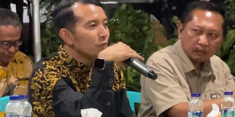 Adam diminta bantu warga perumahan agar bisa mendapat akses dana pembangunan dari Pemkab