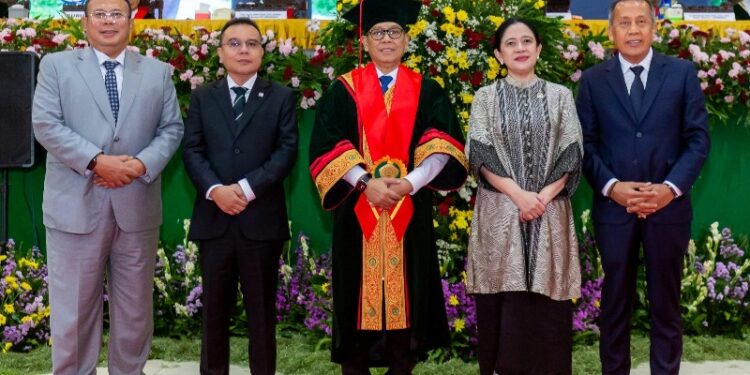 Datangi pengukuhan Adies Kadir sebagai Profesor Kehormatan, Puan: Pentingnya kehadiran tokoh untuk menjembatani dunia politik dengan ilmu pengetahuan