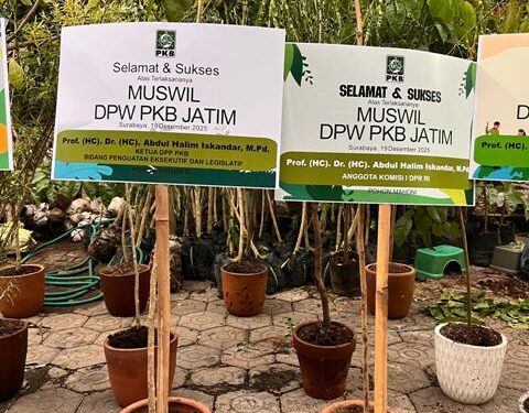 Peduli lingkungan, Muswil PKB Jatim ubah karangan bunga dengan bibit pohon