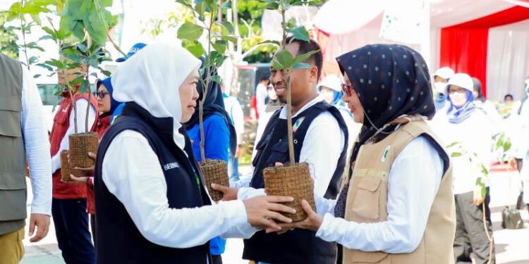 HKSN 2025, Khofifah padukan solidaritas sosial dan pelestarian lingkungan