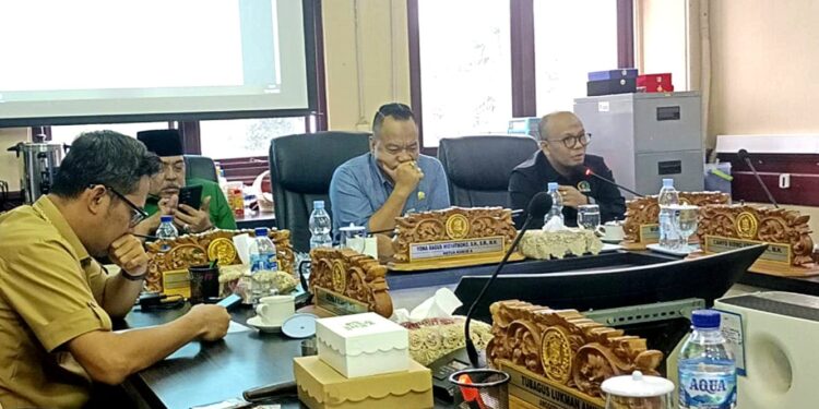 DPRD-Pemkot cari jalan tengah atur operasi Pasar Buah Tanjungsari Surabaya
