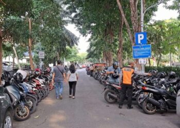 Surabaya wajibkan pembayaran parkir nontunai mulai 2026