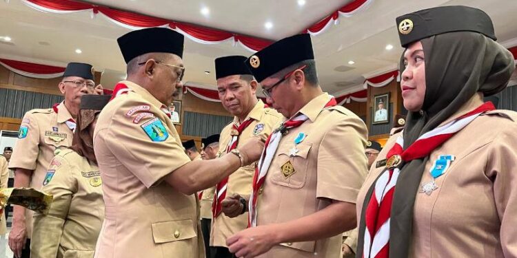 Armuji kukuhkan kepengurusan Pramuka Surabaya, perkuat pembinaan karakter generasi muda