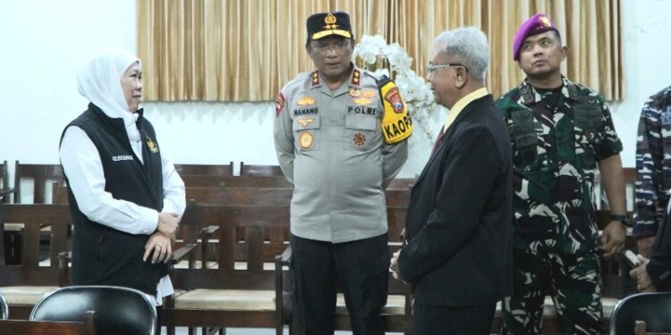 Tinjau pengamanan malam Natal, Gubernur Khofifah: Kita ingin memastikan Ibadah Natal berjalan lancar, damai dan khusyuk