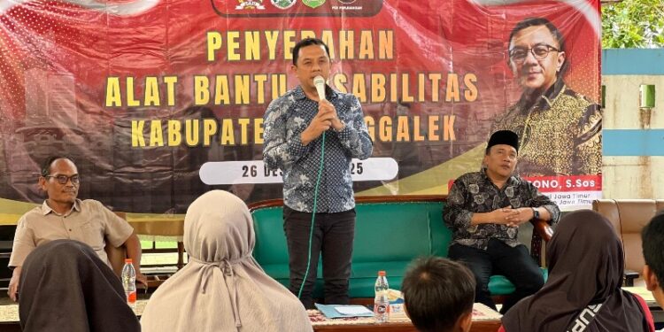 Disabilitas Trenggalek terima bantuan alat bantu, Deni Wicaksono ajak perkuat layanan inklusif