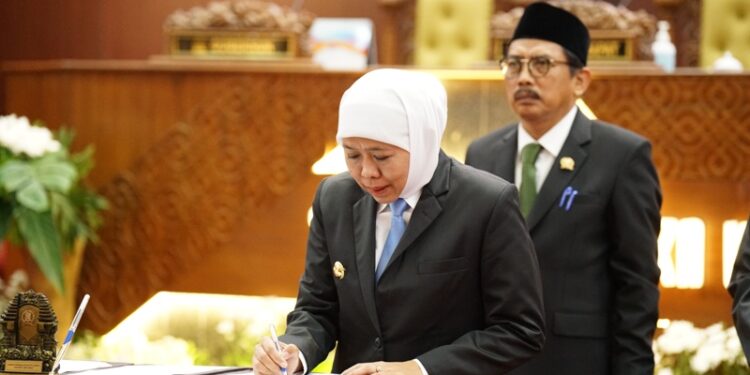 Sahkan dua Perda bersama DPRD Jatim, Gubernur Khofifah: Akan beri manfaat sebesar-besarnya bagi kesejahteraan masyarakat Jawa Timur