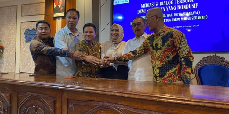 Difasilitasi Unitomo, polemik Wakil Walikota Surabaya Armuji dan Madas berakhir saling memaafkan