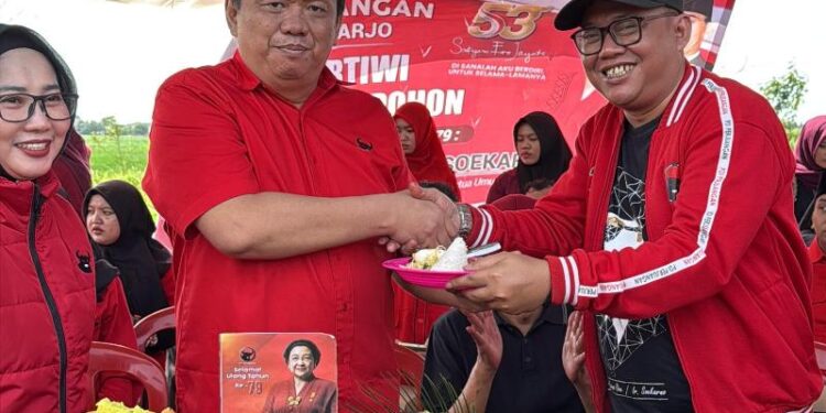 HUT Ke-79 Megawati, DPC PDIP Sidoarjo gelar tanam pohon hingga diroasting anak-anak Muda