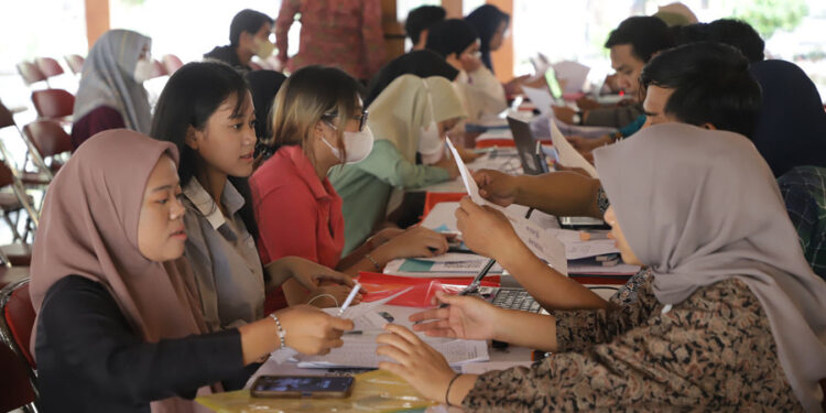 Cegah mahasiswa drop out, Pemkot Surabaya akhirnya jamin UKT warga miskin