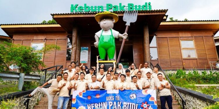 Crown Prince Hotel Menyemai Kebersamaan dan Ketangguhan Tim Melalui Outing & Team Building di Kebun Pak Budi